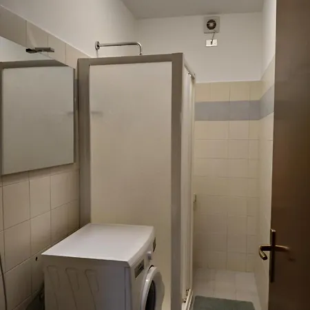 Moderno, Luminoso E Doppi Balconi *