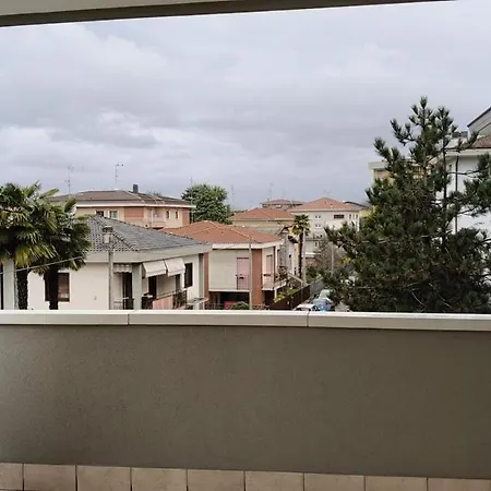 Moderno, Luminoso E Doppi Balconi