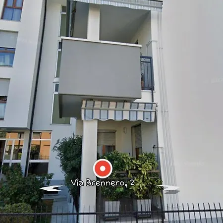 Apartmán Moderno, Luminoso E Doppi Balconi Busto Arsizio