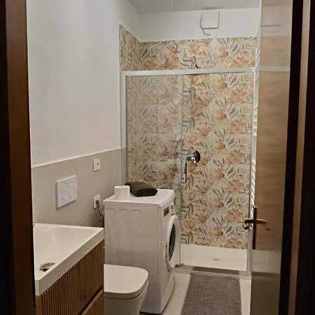 Appartement Moderno, Luminoso E Doppi Balconi
